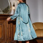 chemise de nuit en satin pour femme