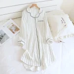 nuit en mode chic avec chemise de nuit manches longues