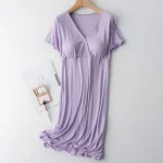 chemise de sommeil maternité avec des motifs délicats