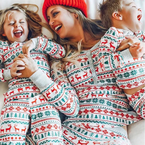 Chemise pyjama femme Noël – modèle Cœurs Assortis