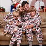 pijamas élégants pour femme avec motifs de Noël