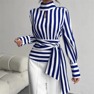 Chemise femme rayée longue élégante et structurée